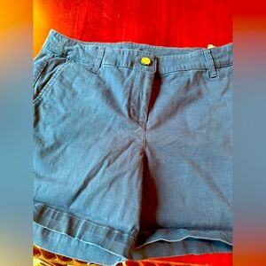 Tommy Bahama Size 6 navy shorts. 77% cotton- 20%Tencel , 3% spandex EUC